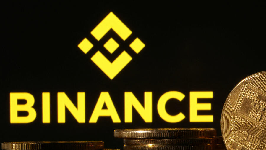 “Binance temporarily halts USD Coin withdrawals amid concerns of criminal prosecution”